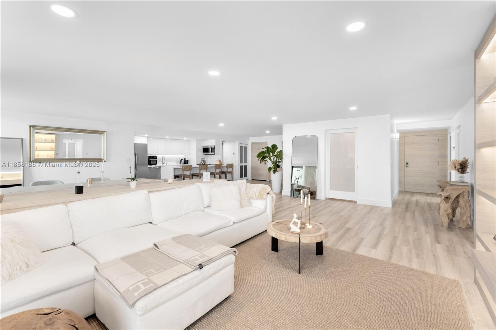 2401 Collins Ave #1510/1511 Miami Beach, FL 33140