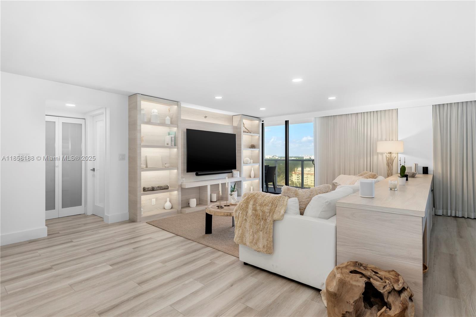 2401 Collins Ave #1510/1511 Miami Beach, FL 33140