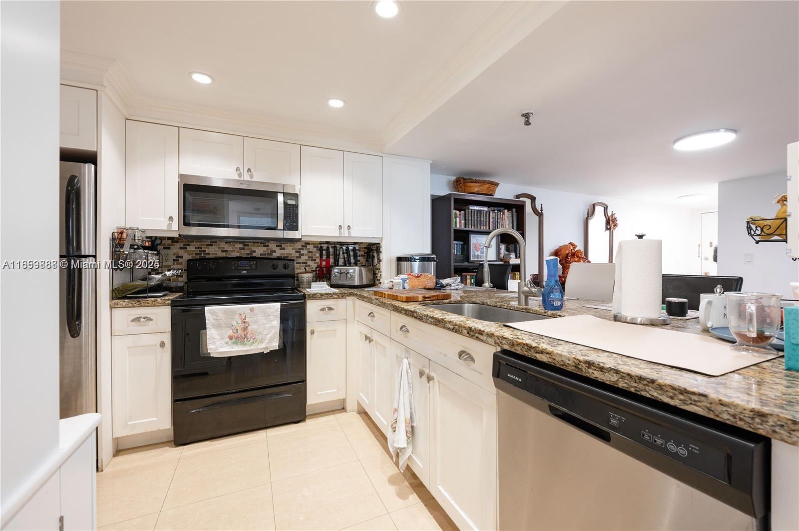 1621 Collins Ave #302