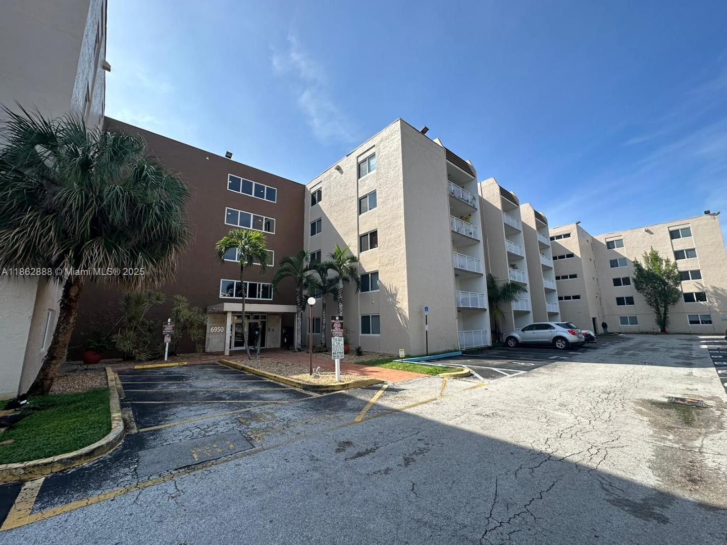 6950 Miami Gdns Dr #2-408