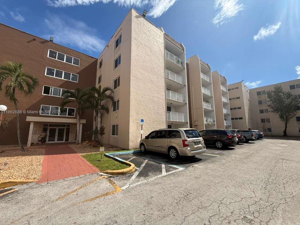 6950 Miami Gdns Dr #2-408 Hialeah, FL 33015