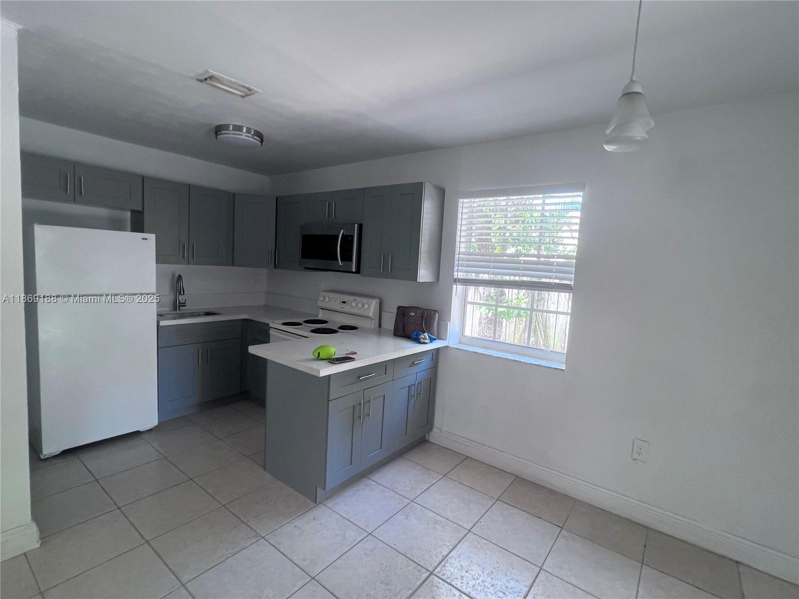 1605 NW 127th St