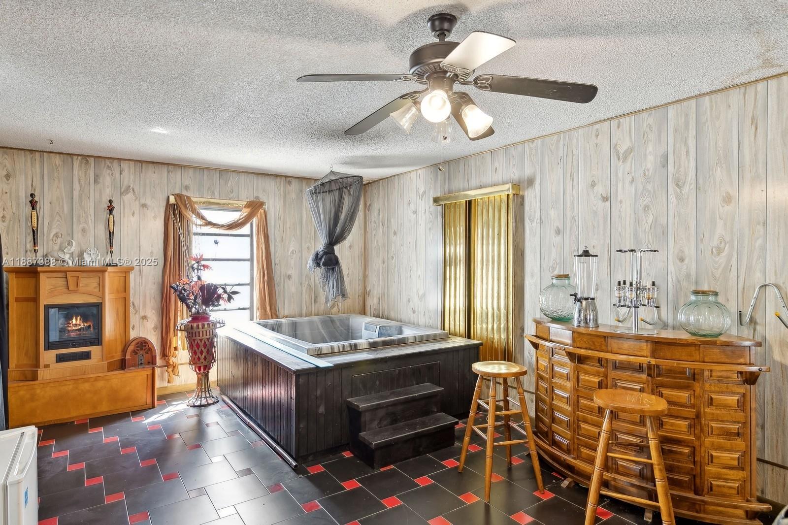 469 NW 69th St Miami, FL 33150