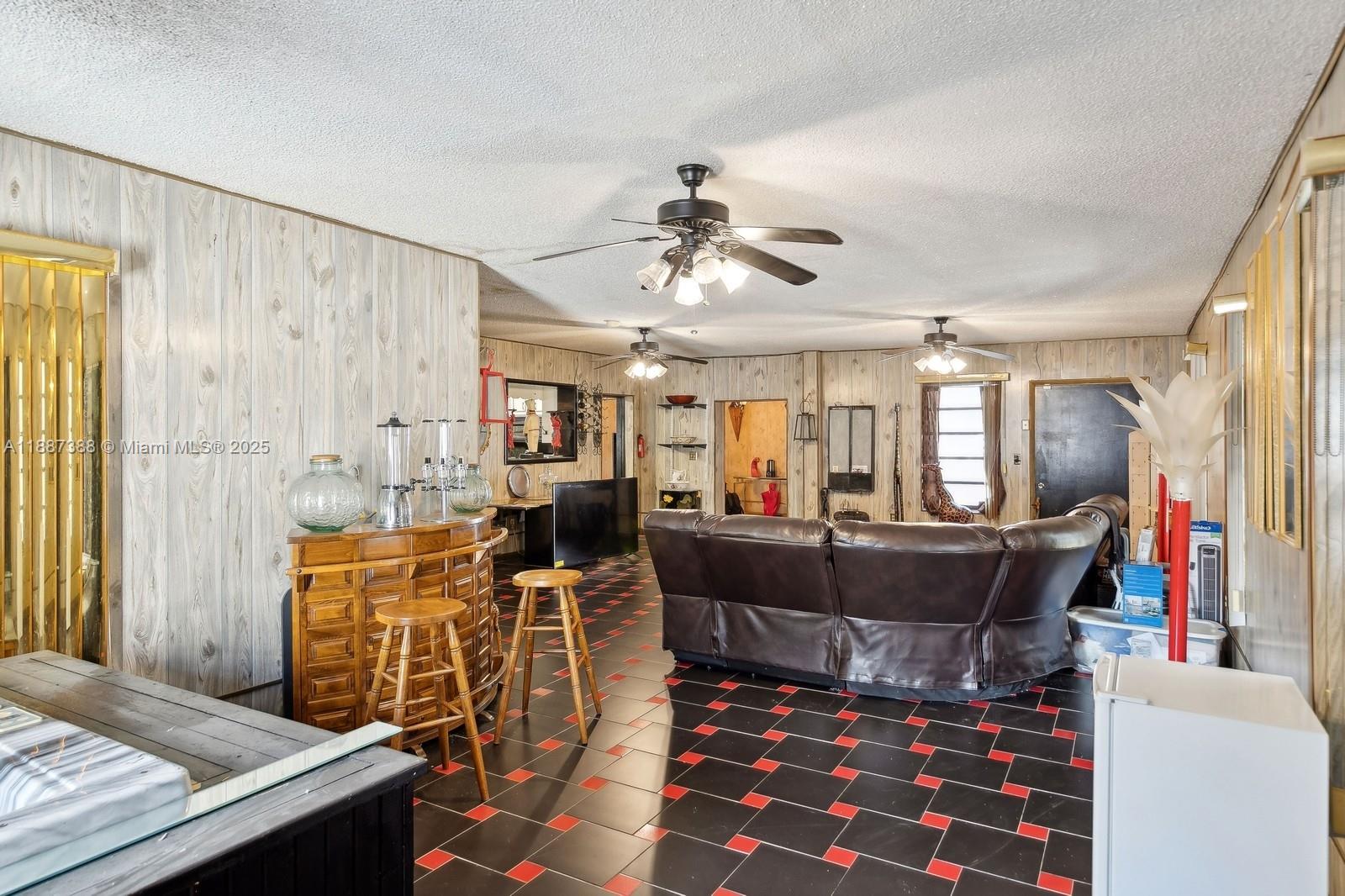 469 NW 69th St Miami, FL 33150