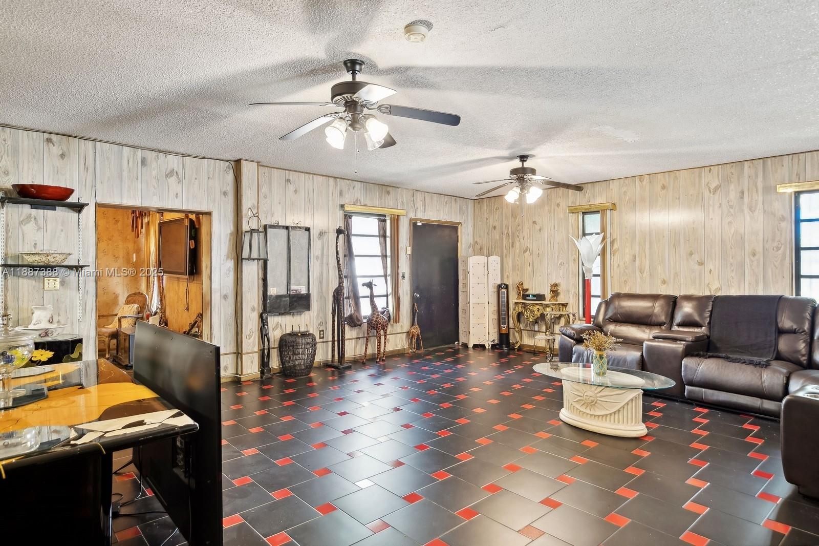 469 NW 69th St Miami, FL 33150