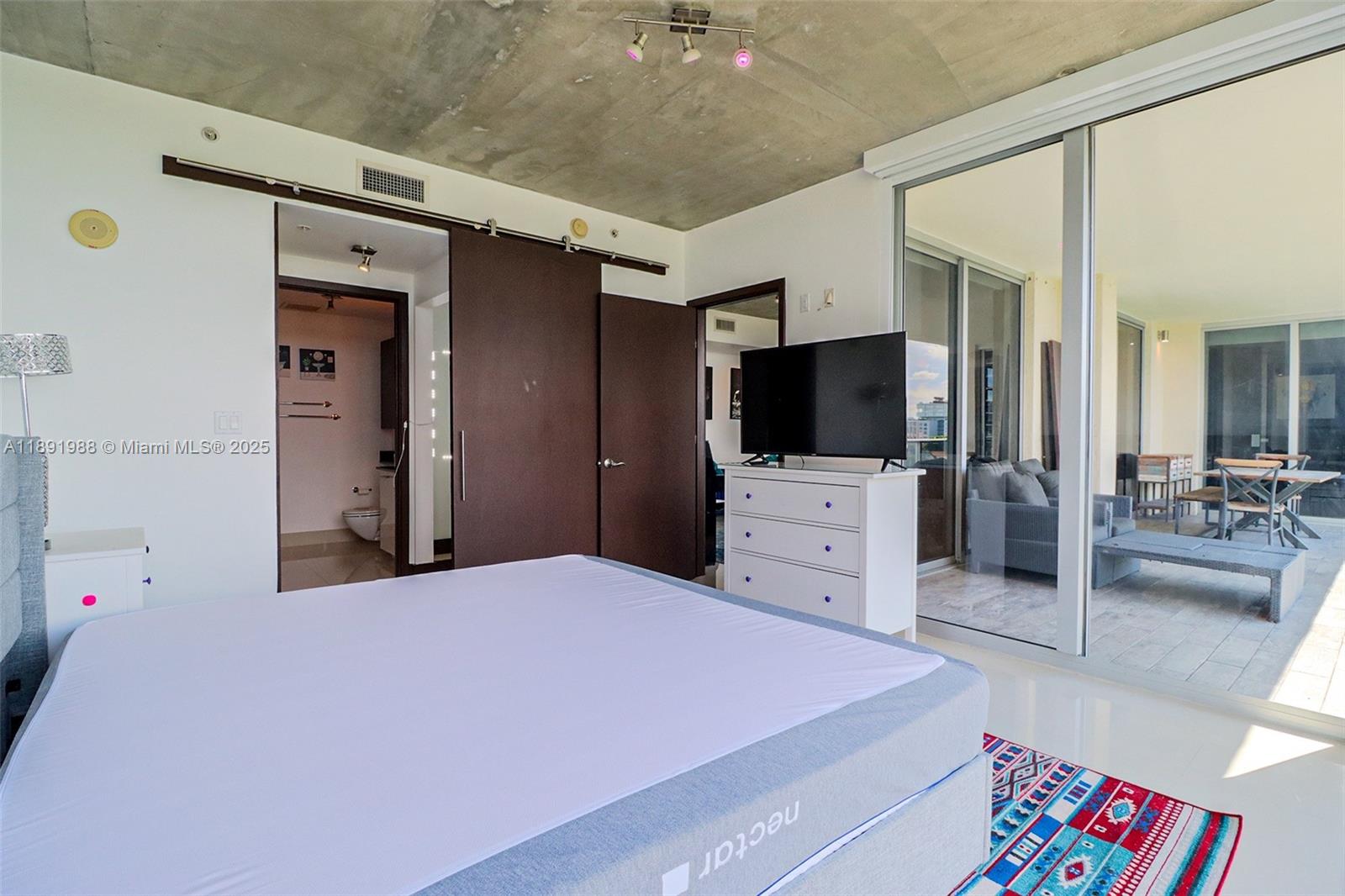 image Two Midtown Miami Condo17