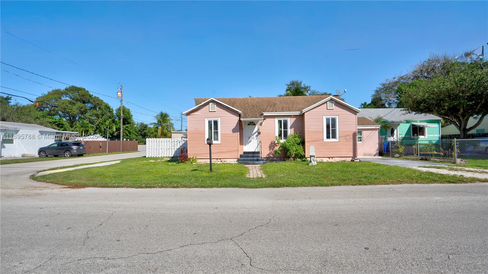 1023 N 25th Ave