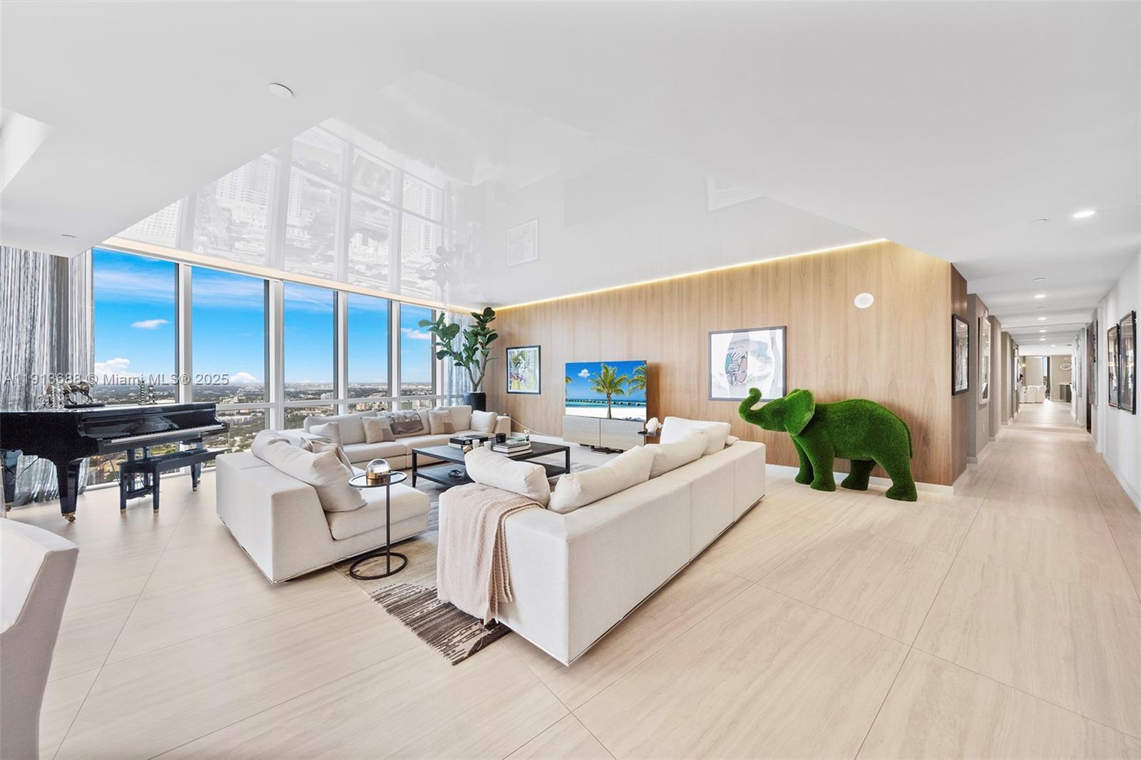 image Paramount Miami Worldcent0