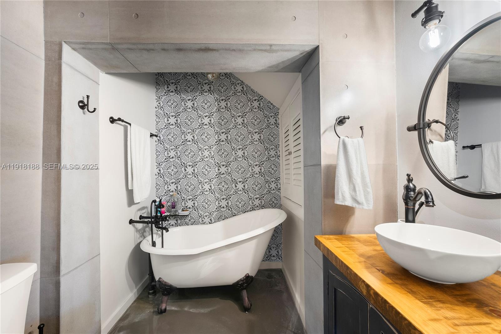 1650 SW 16th St Miami, FL 33145