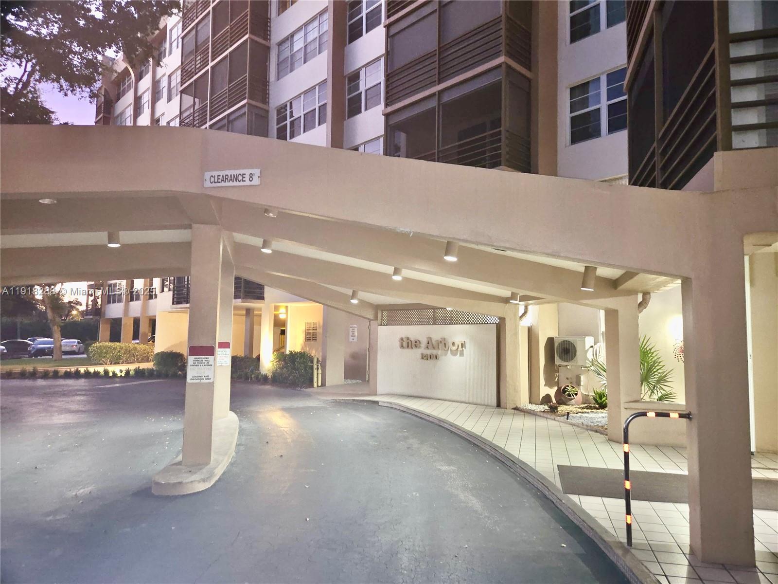 1400 Saint Charles Pl #612