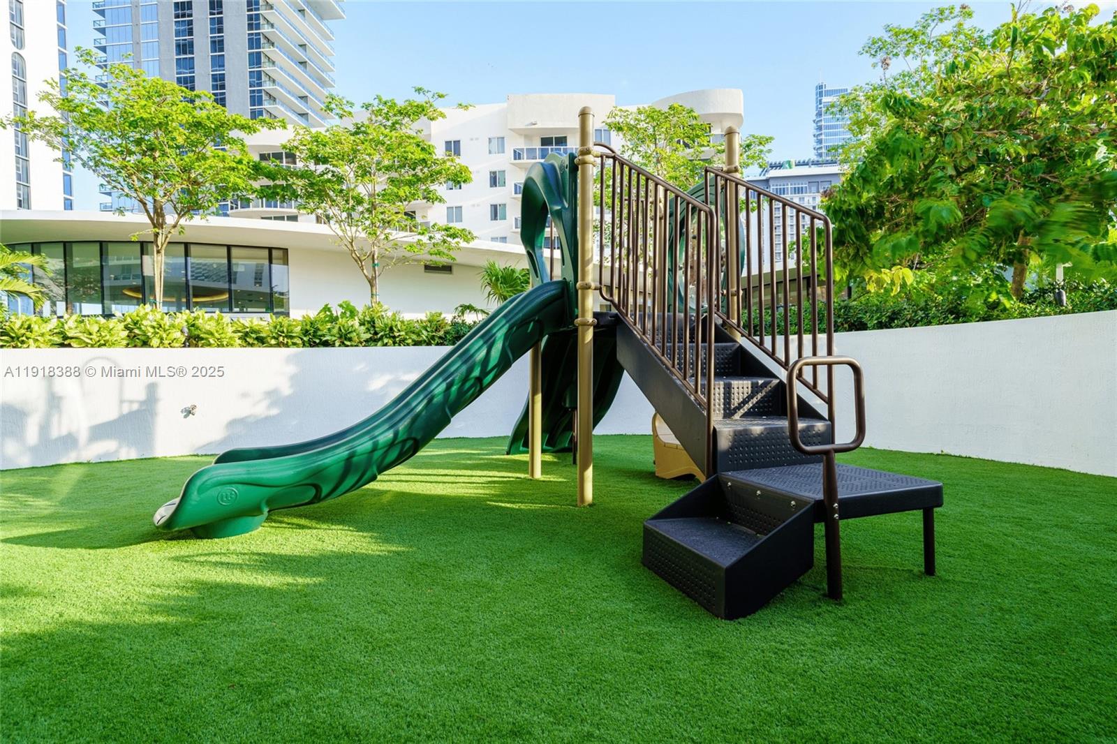 700 NE 24th St #2405 Miami, FL 33137