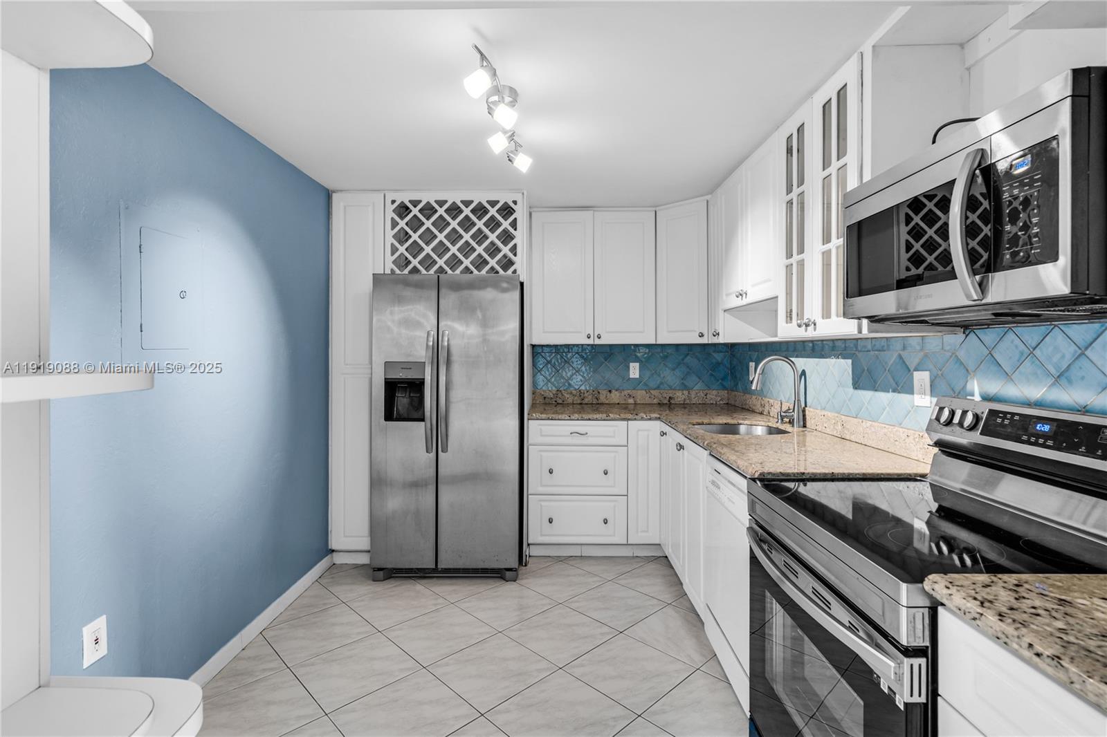 1420 Brickell Bay Dr #608B Miami, FL 33131