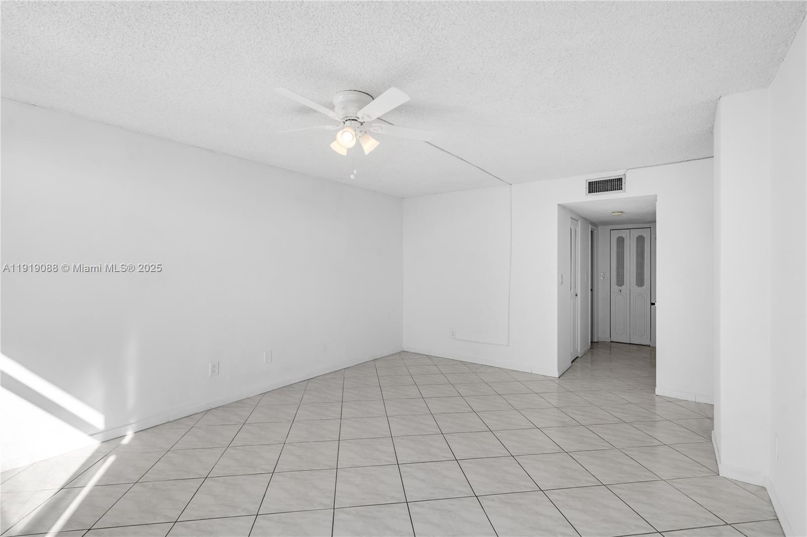 1420 Brickell Bay Dr #608B Miami, FL 33131