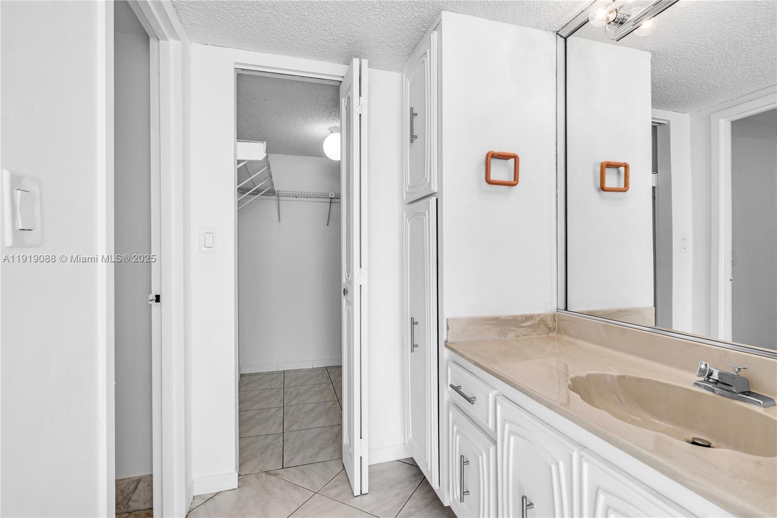 1420 Brickell Bay Dr #608B Miami, FL 33131