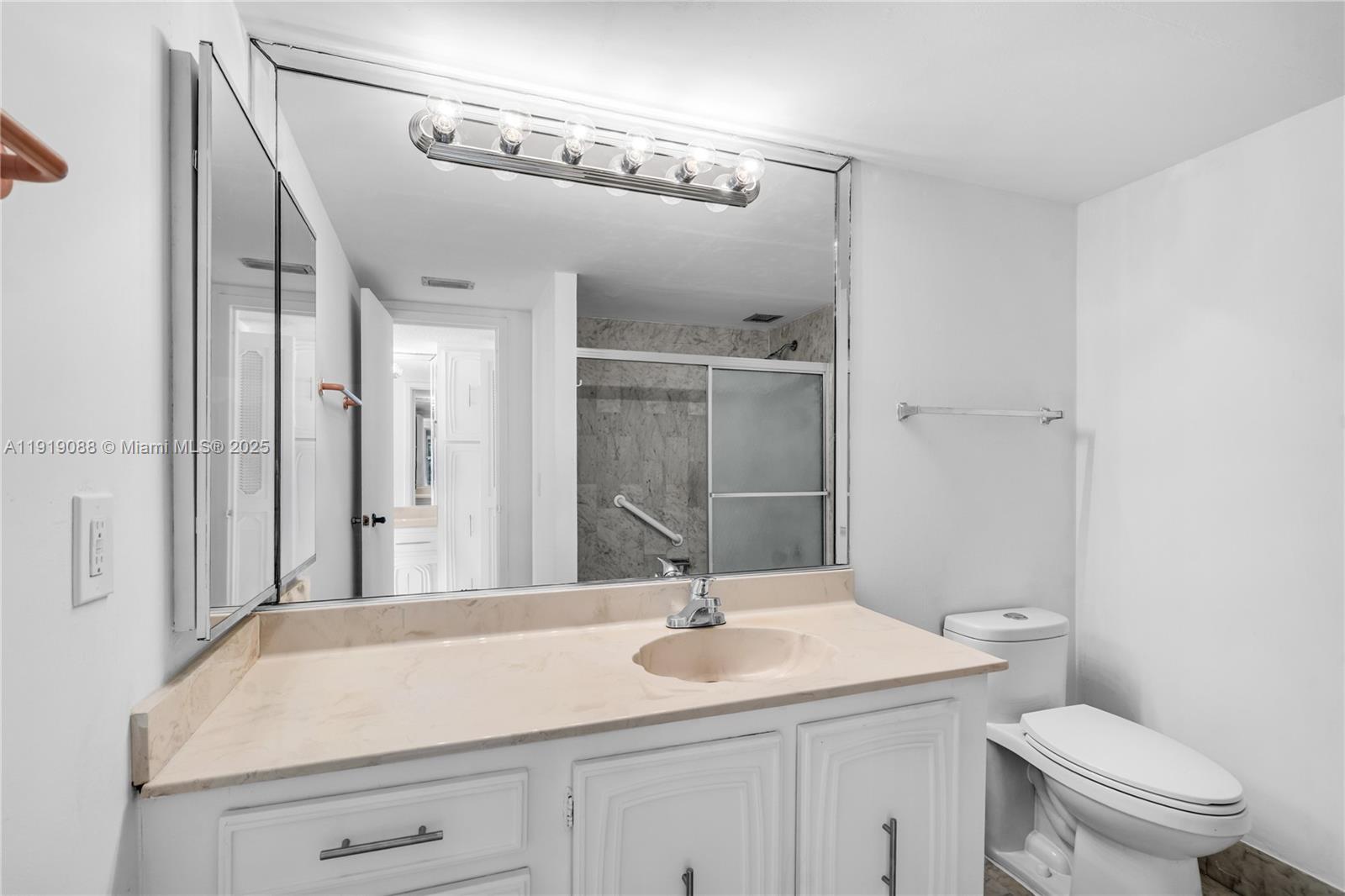 1420 Brickell Bay Dr #608B Miami, FL 33131