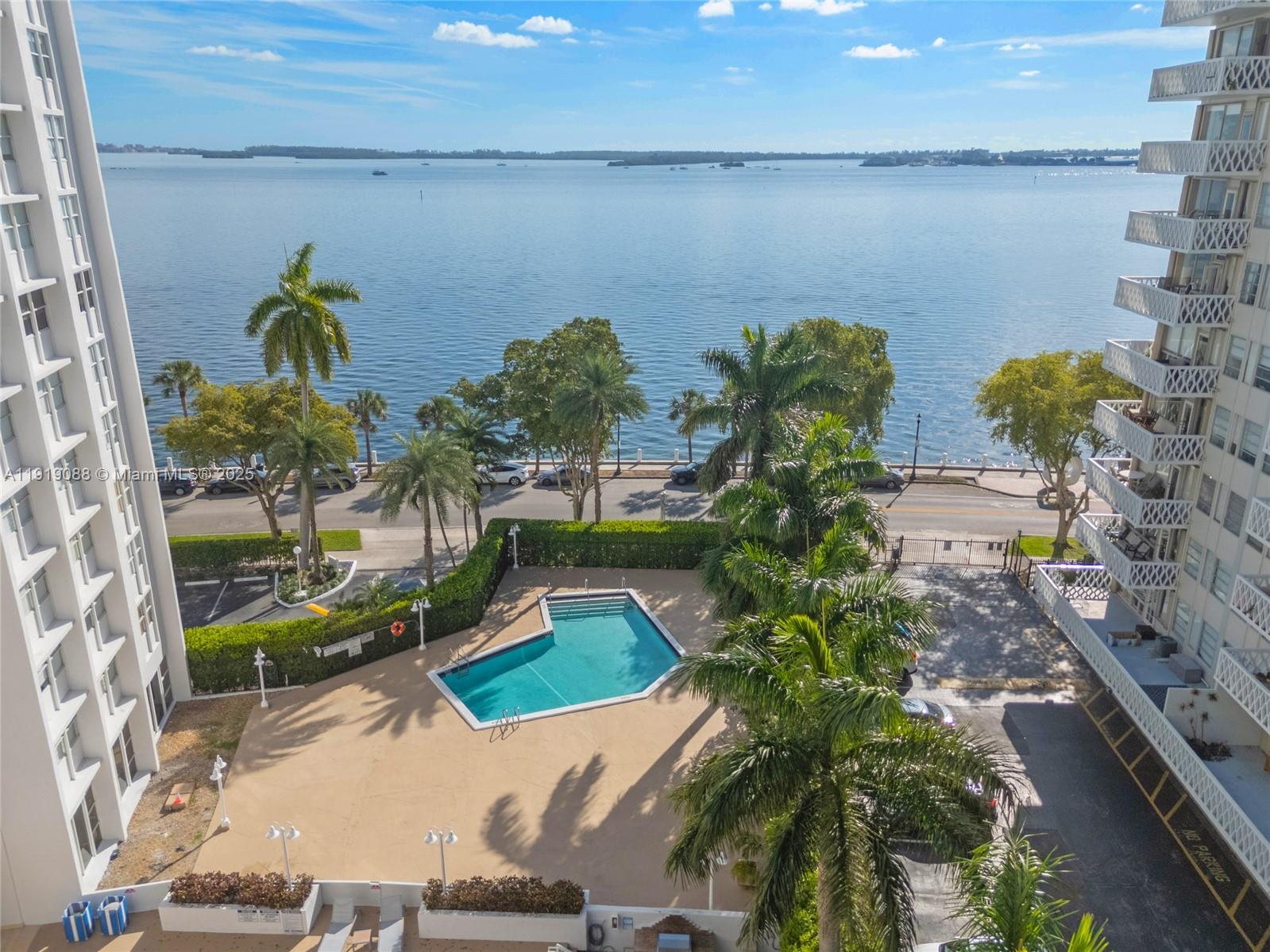 1420 Brickell Bay Dr #608B Miami, FL 33131