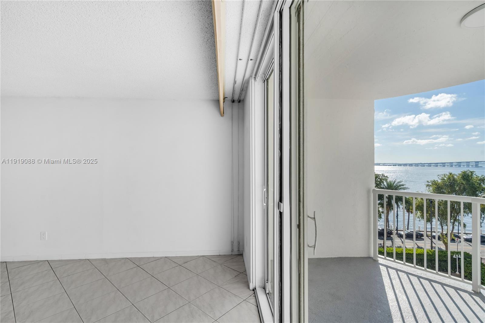 1420 Brickell Bay Dr #608B Miami, FL 33131