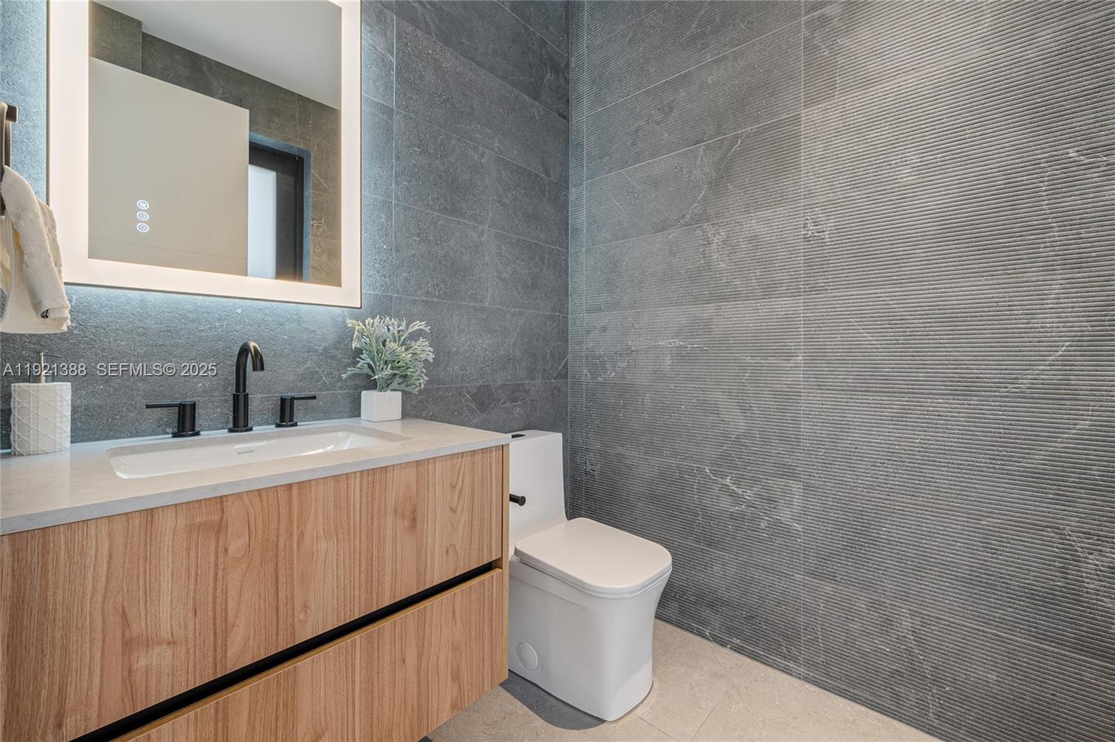 4235 NW 1st Ave Miami, FL 33127