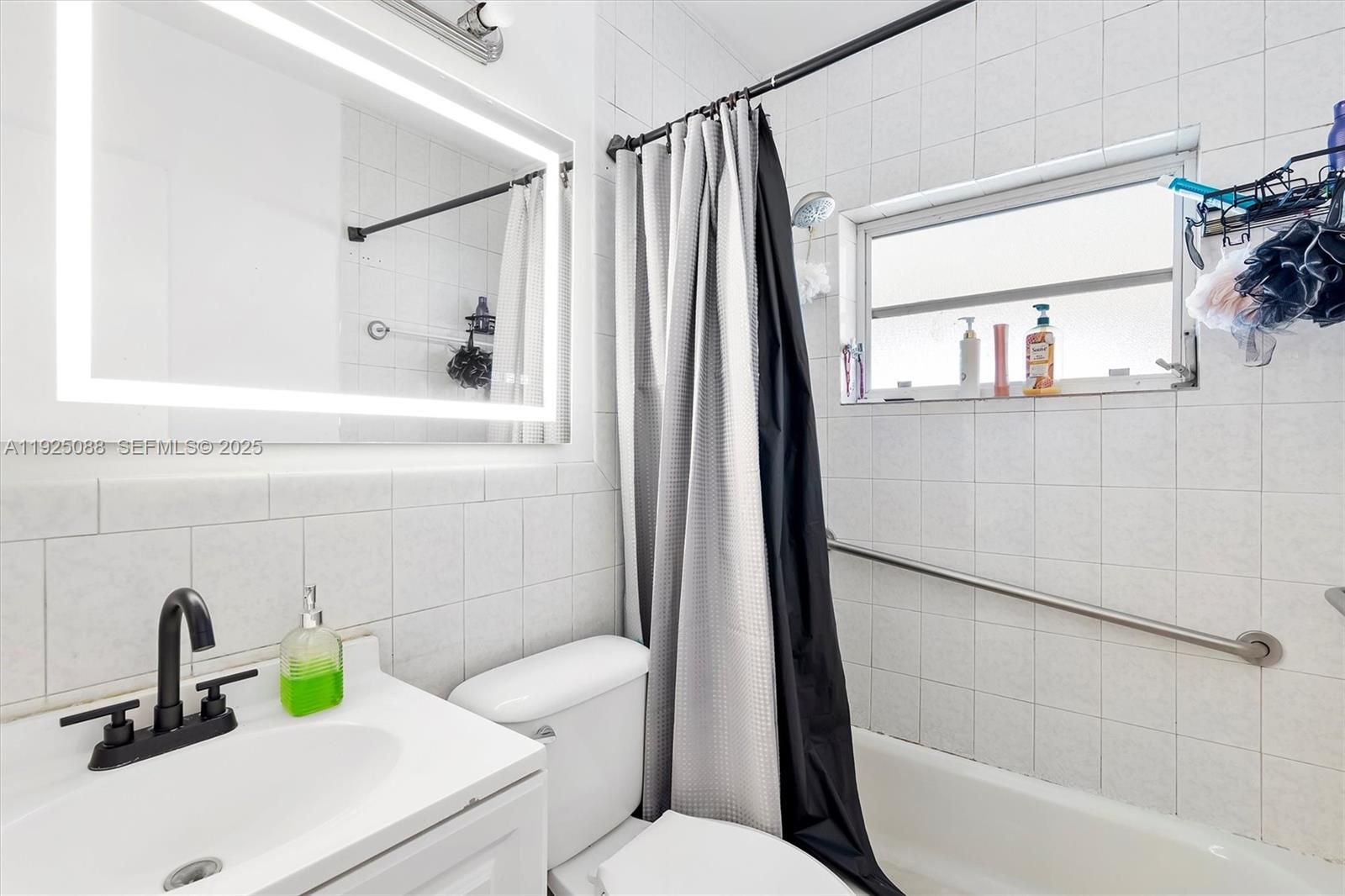 355 W 54th St Hialeah, FL 33012