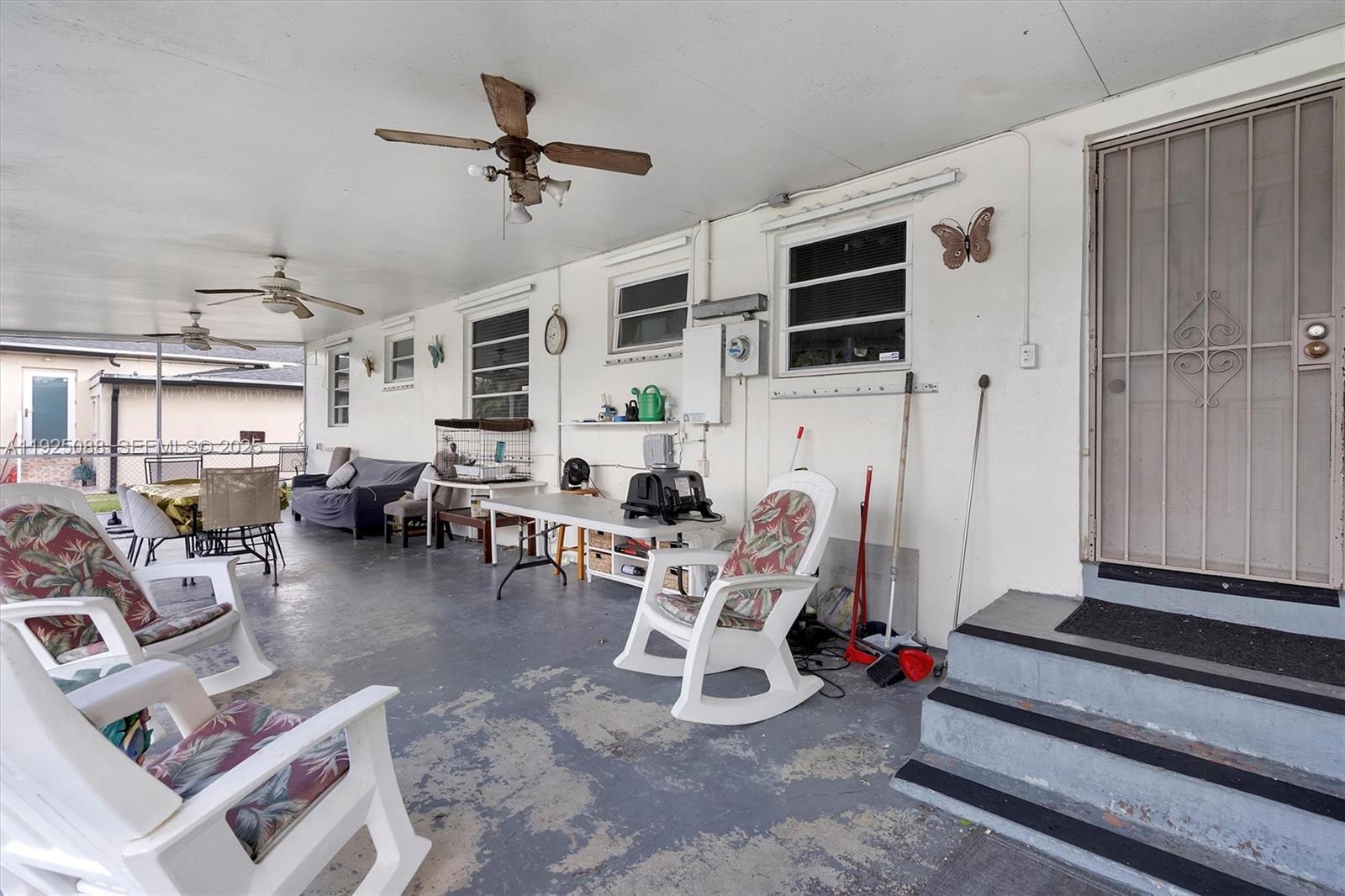 355 W 54th St Hialeah, FL 33012