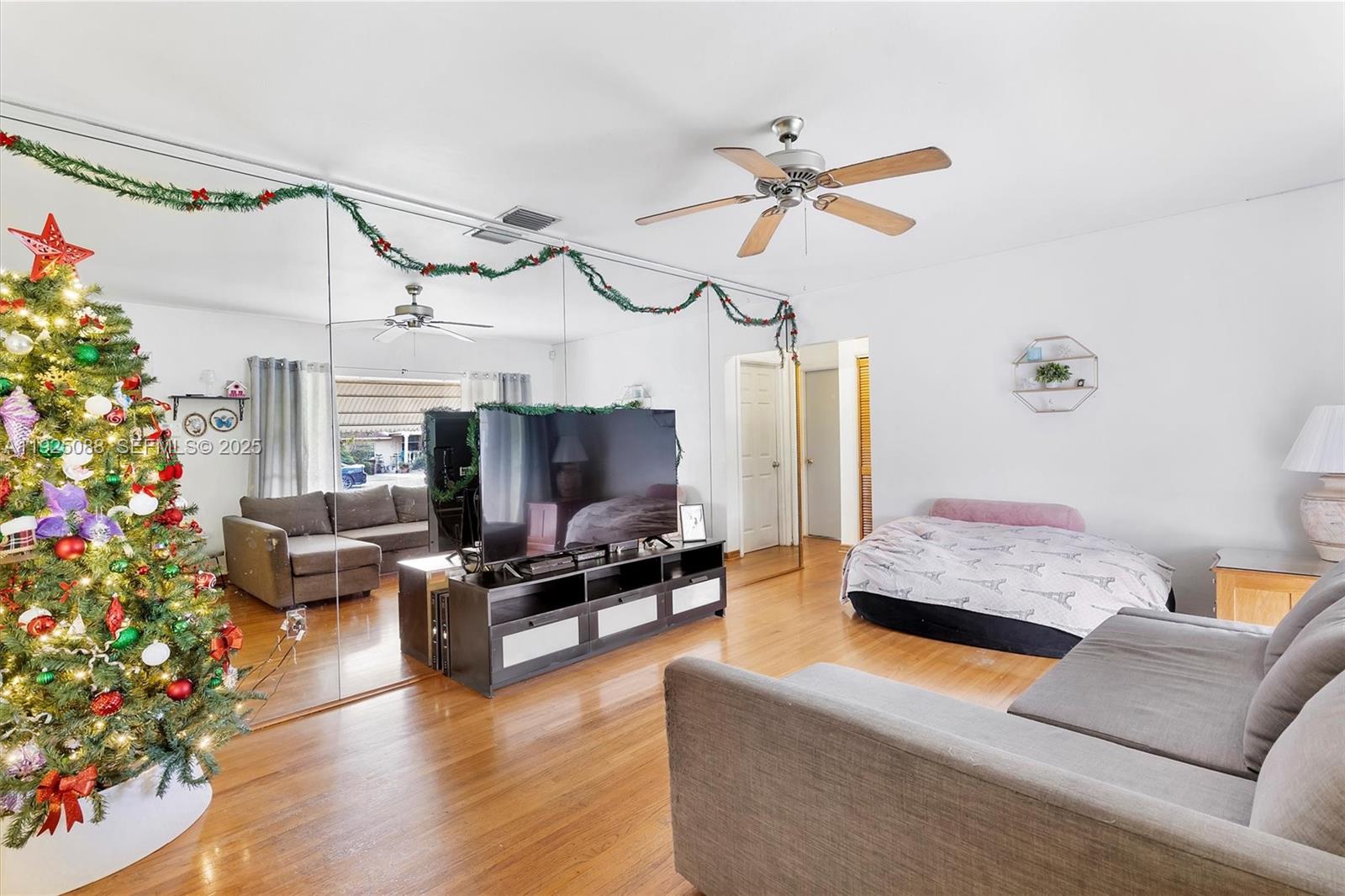 355 W 54th St Hialeah, FL 33012