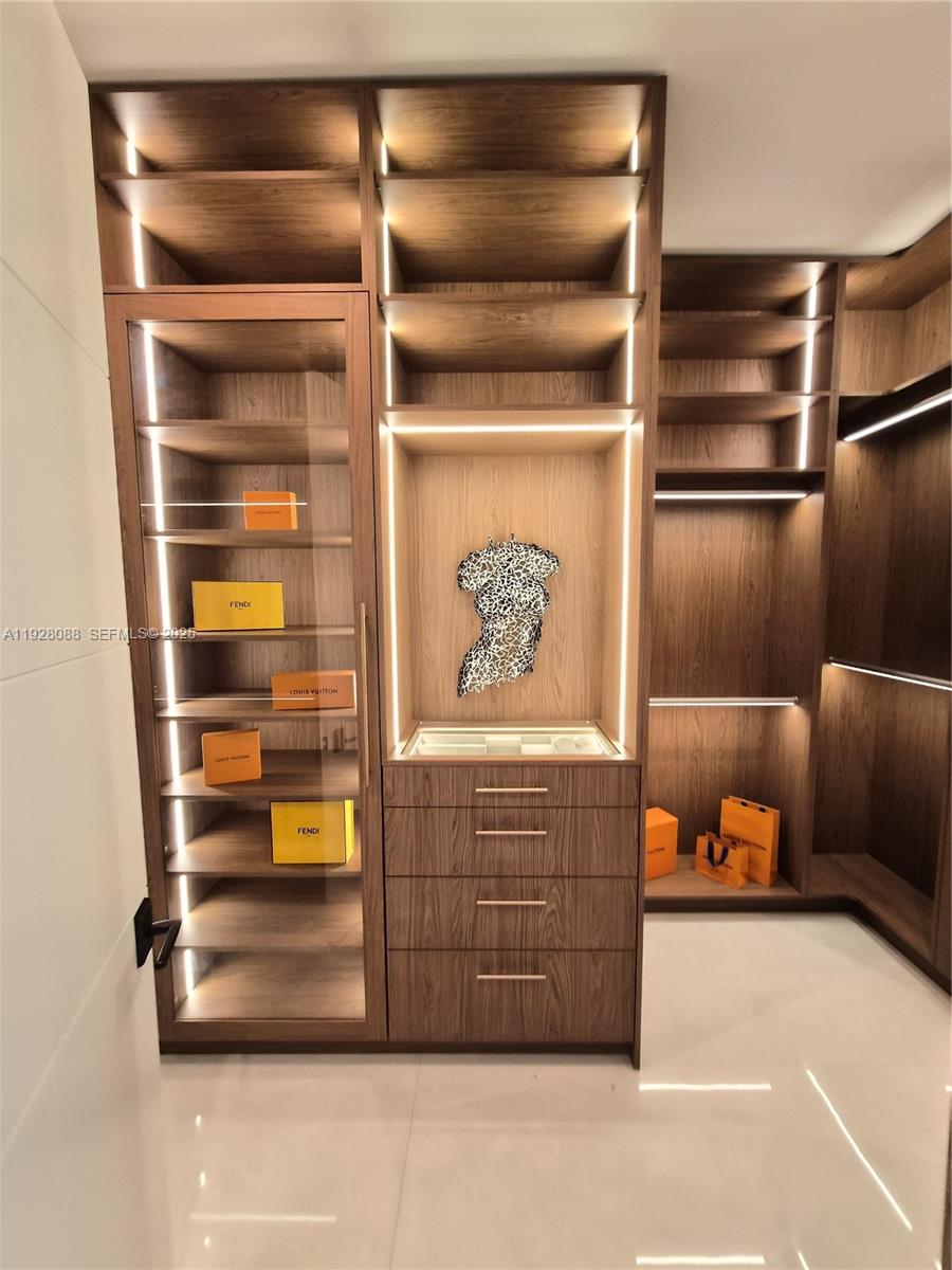 4910 NE 27th Ave Lighthouse Point, FL 33064