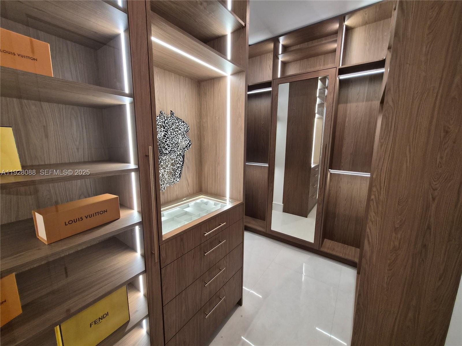 4910 NE 27th Ave Lighthouse Point, FL 33064