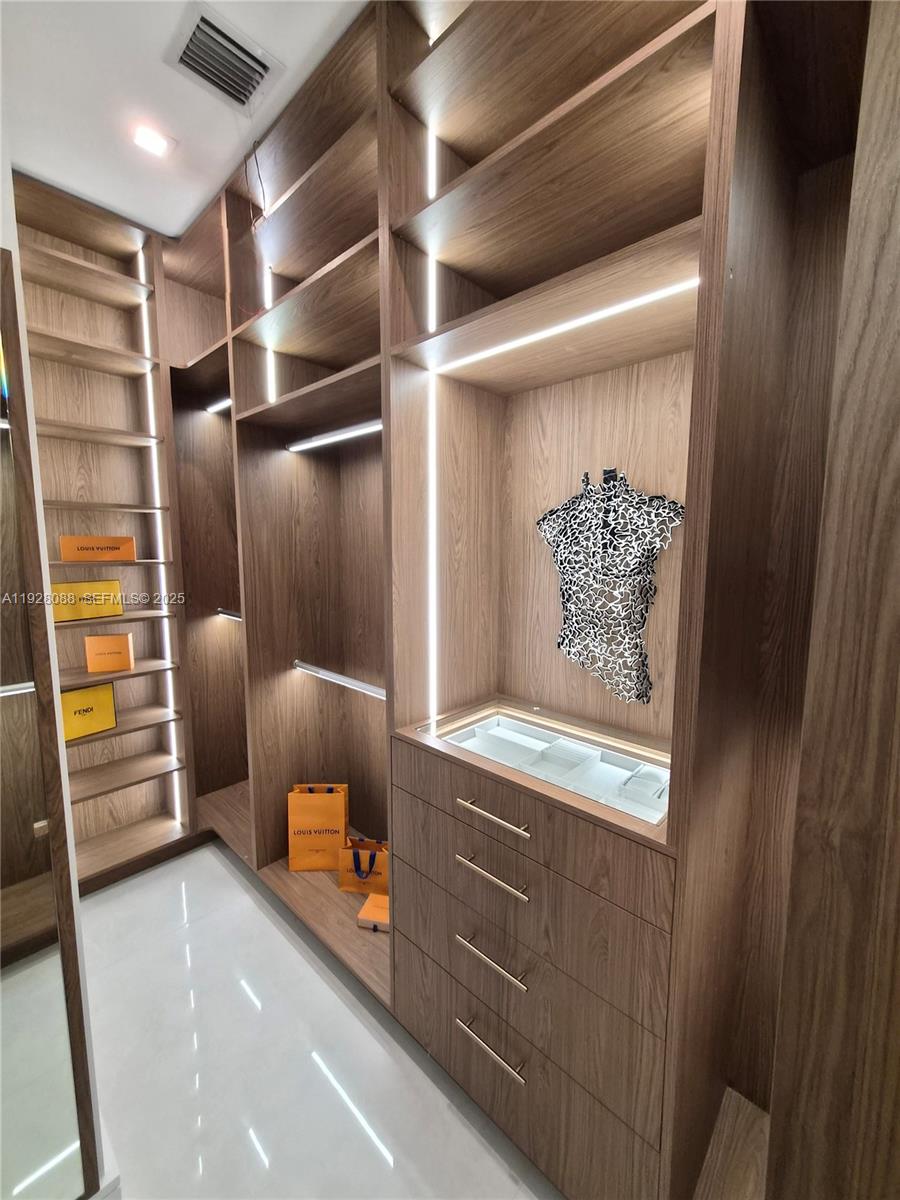 4910 NE 27th Ave Lighthouse Point, FL 33064