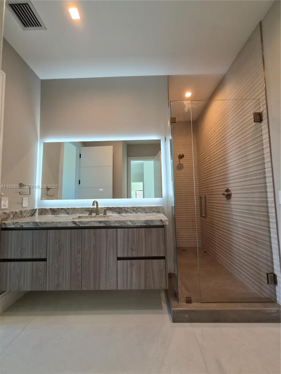 4910 NE 27th Ave Lighthouse Point, FL 33064