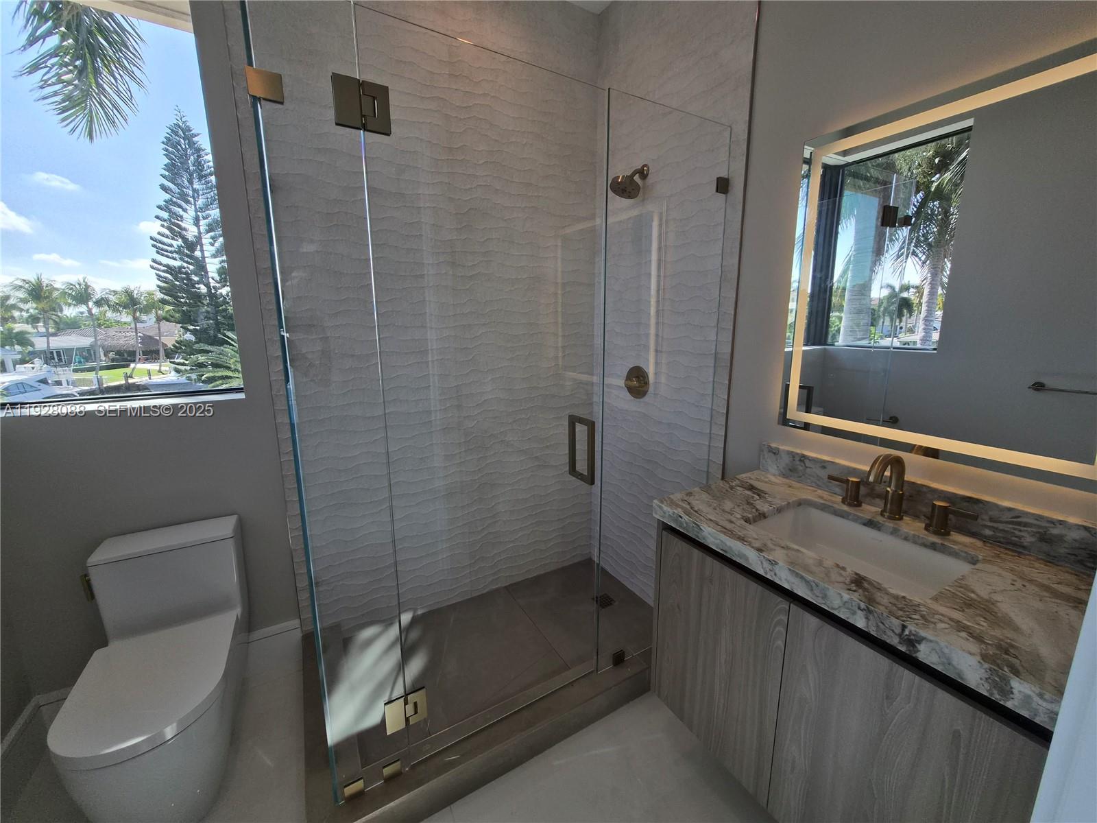 4910 NE 27th Ave Lighthouse Point, FL 33064