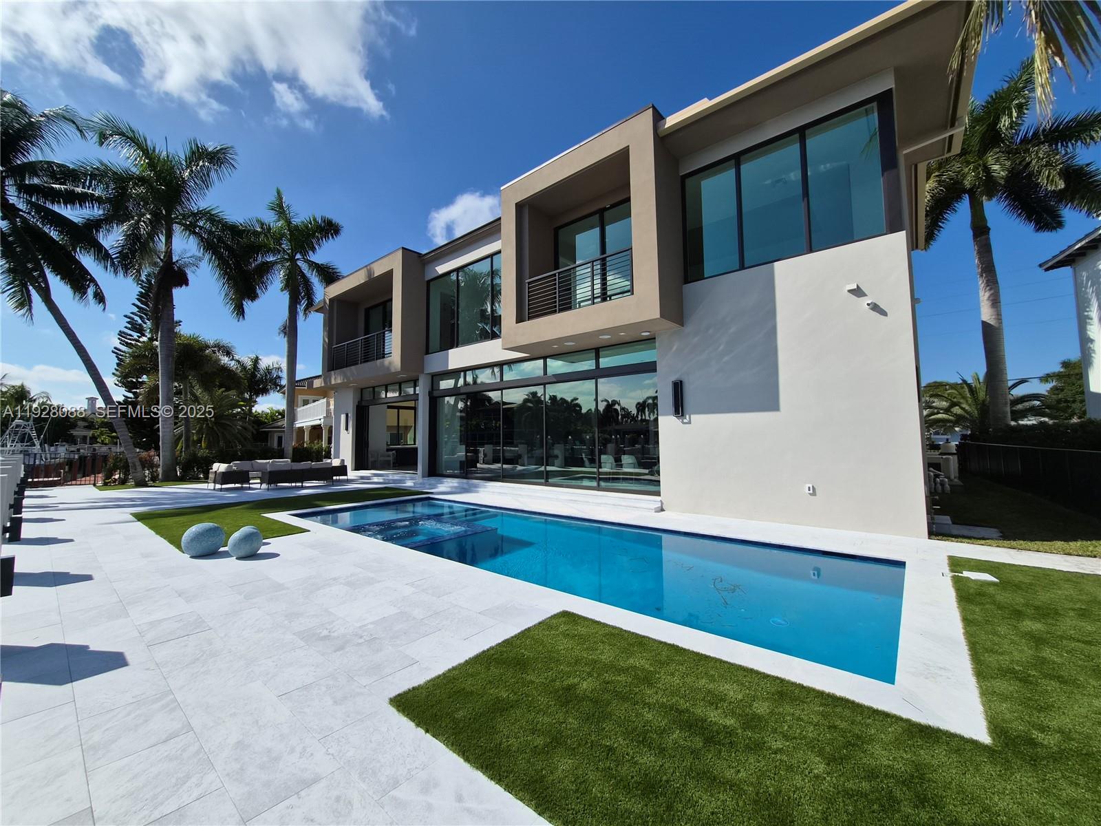 4910 NE 27th Ave Lighthouse Point, FL 33064