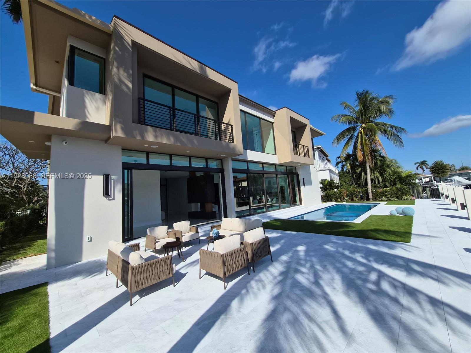 4910 NE 27th Ave Lighthouse Point, FL 33064