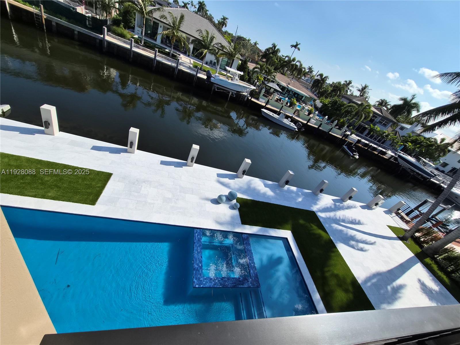 4910 NE 27th Ave Lighthouse Point, FL 33064