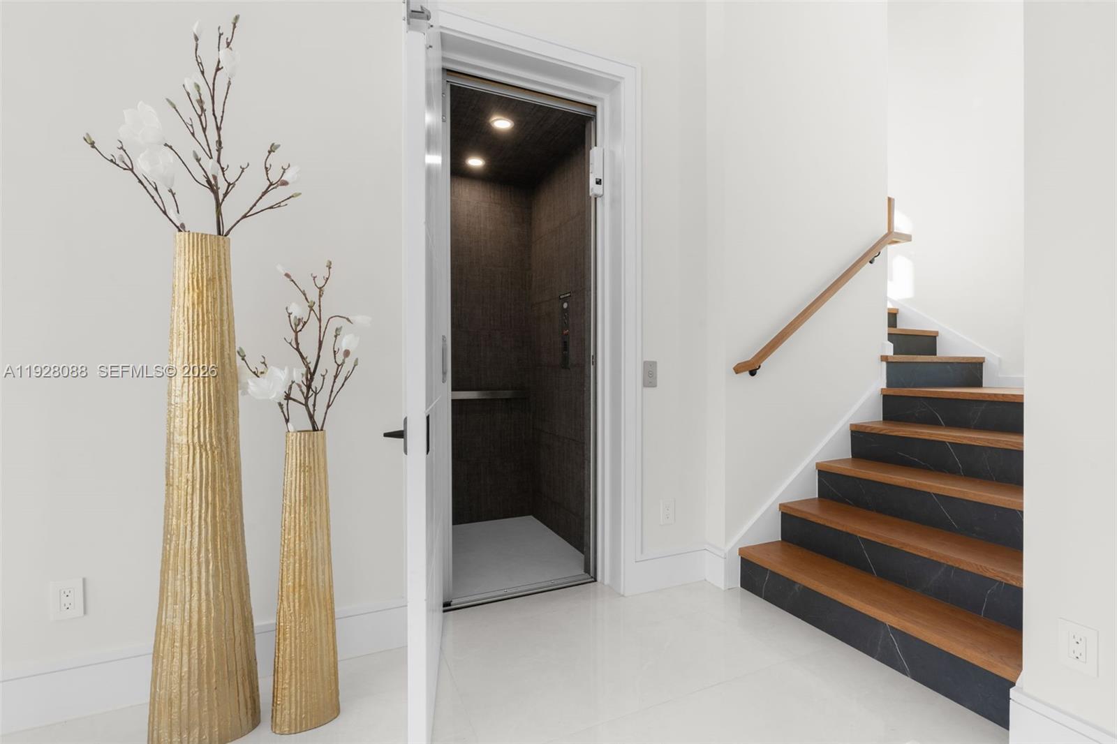 4910 NE 27th Ave Lighthouse Point, FL 33064