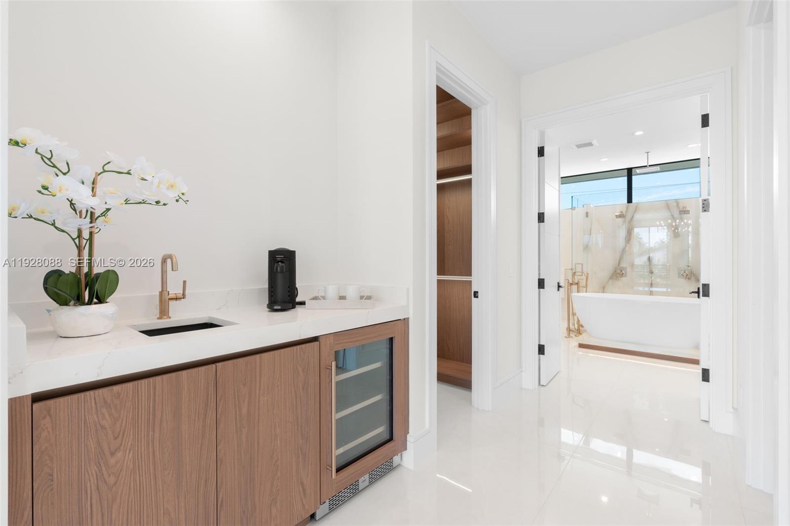 4910 NE 27th Ave Lighthouse Point, FL 33064