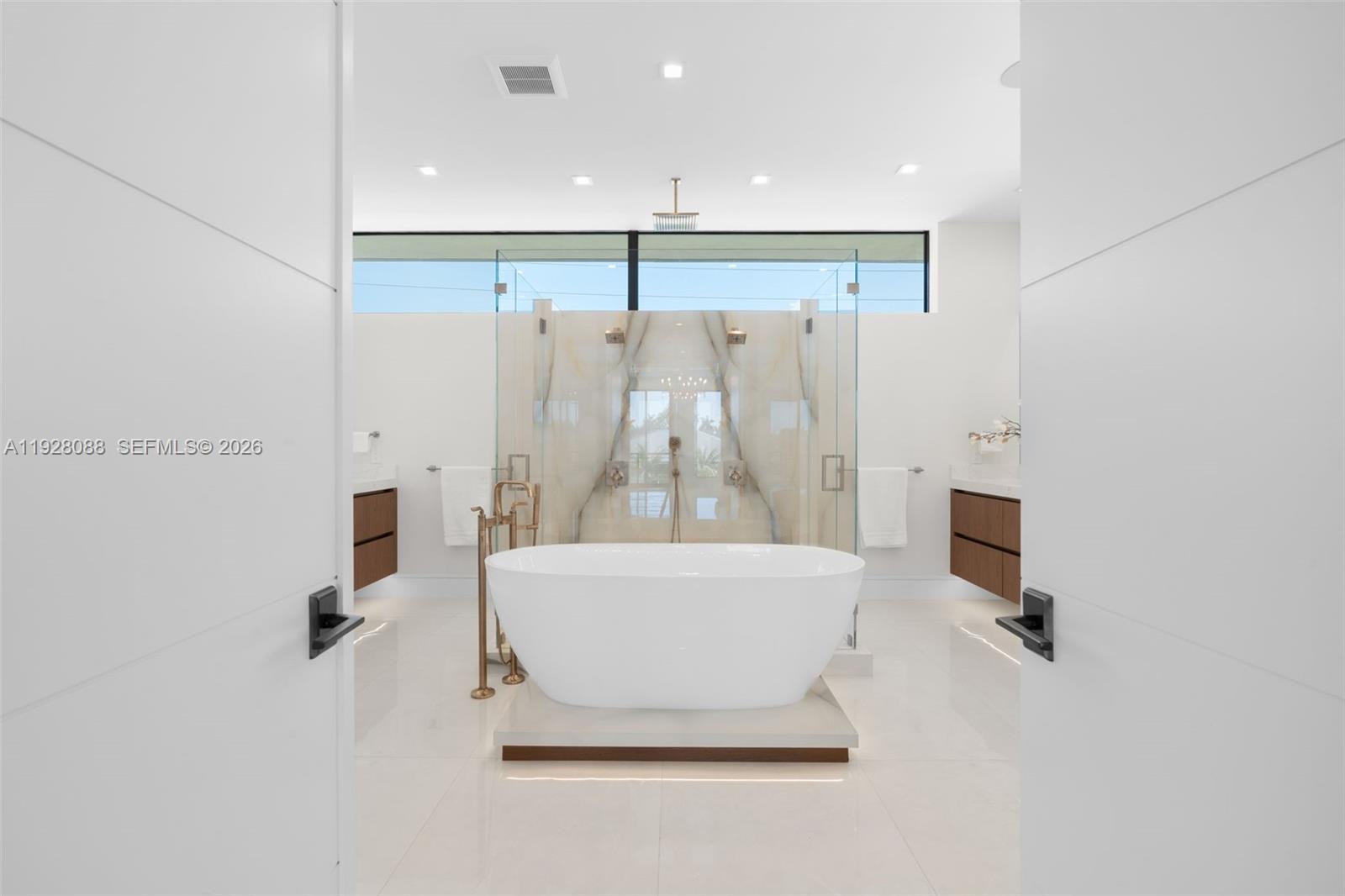 4910 NE 27th Ave Lighthouse Point, FL 33064