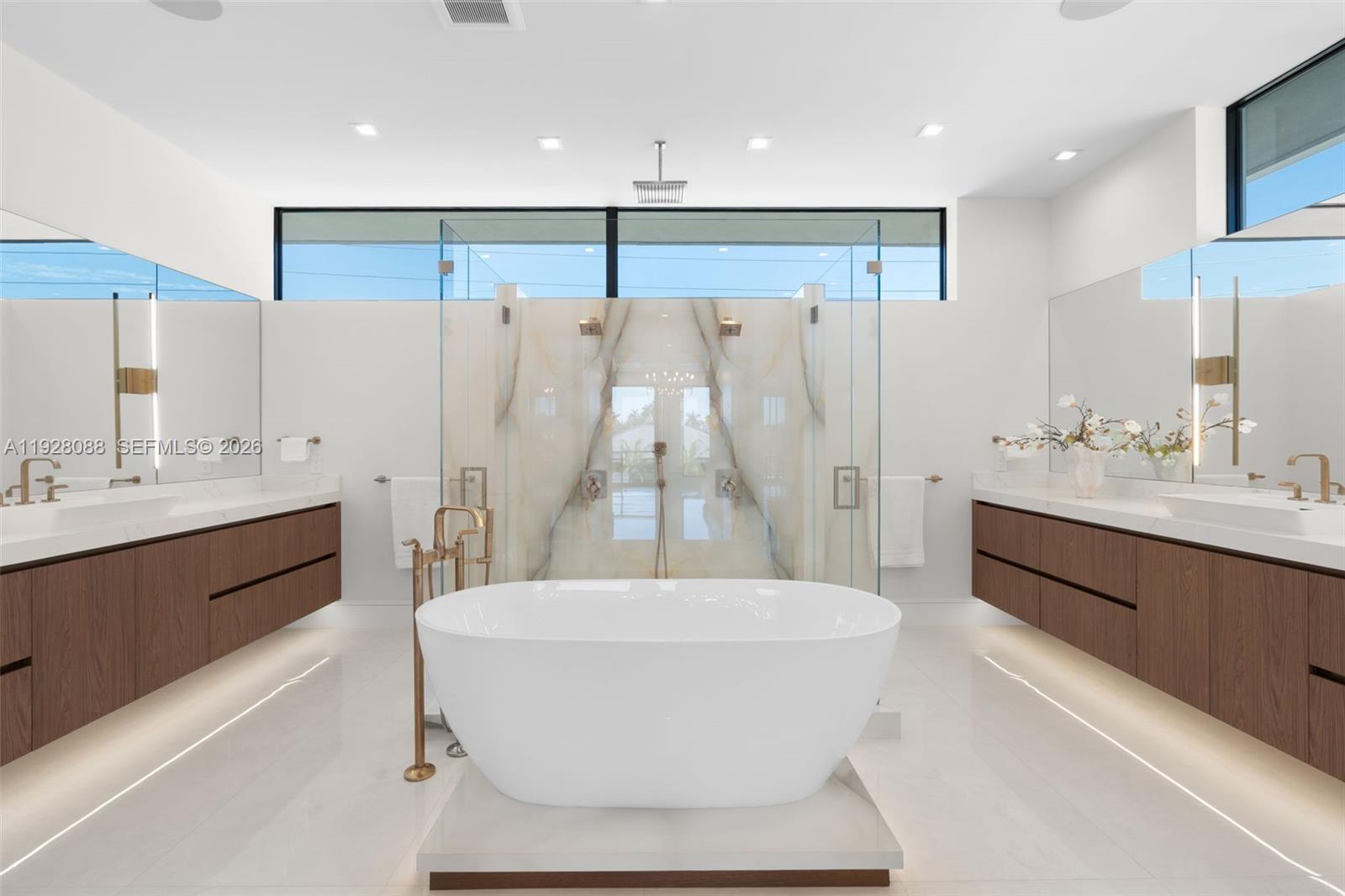 4910 NE 27th Ave Lighthouse Point, FL 33064