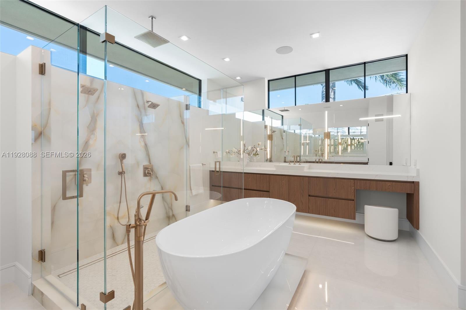 4910 NE 27th Ave Lighthouse Point, FL 33064