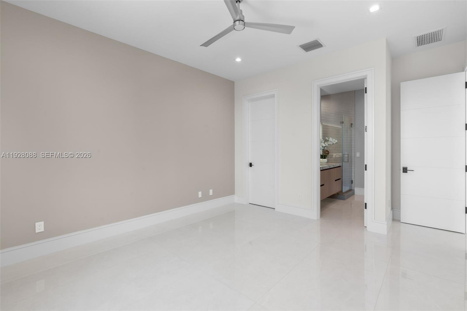 4910 NE 27th Ave Lighthouse Point, FL 33064