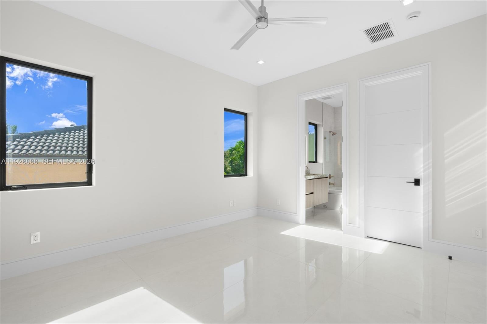 4910 NE 27th Ave Lighthouse Point, FL 33064