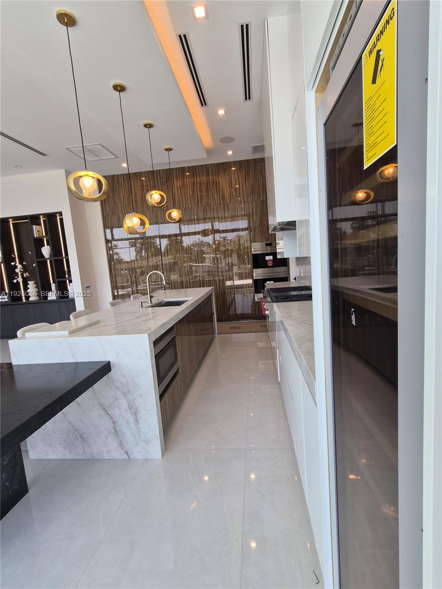 4910 NE 27th Ave Lighthouse Point, FL 33064