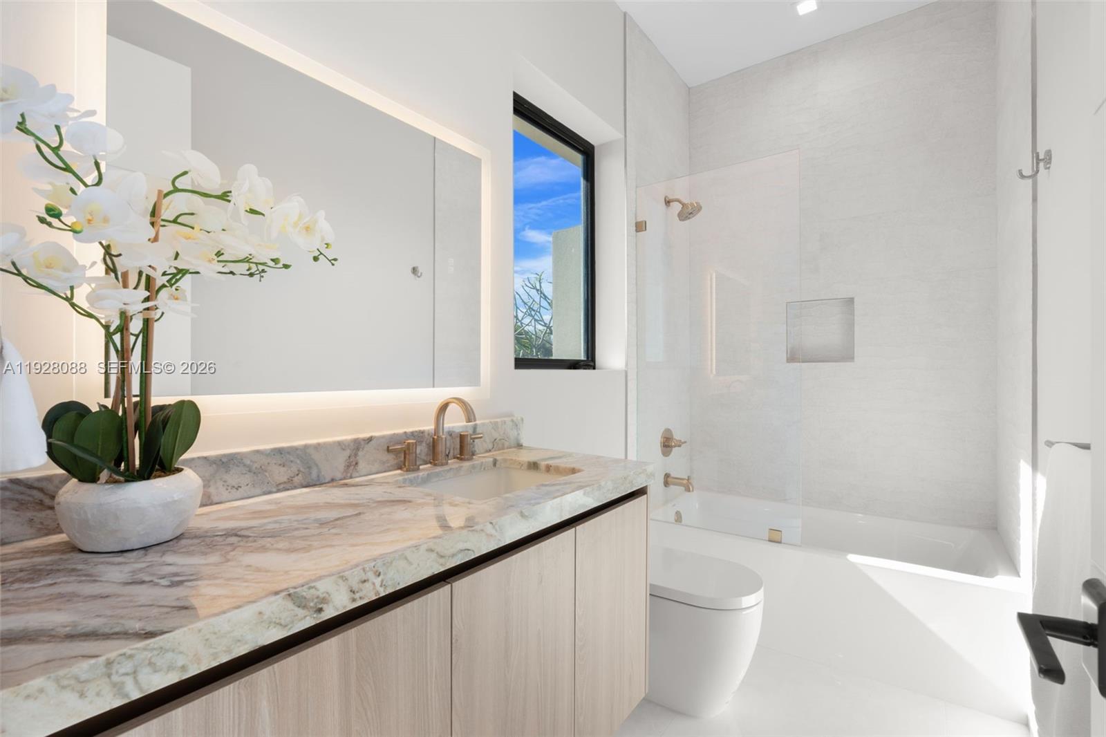 4910 NE 27th Ave Lighthouse Point, FL 33064