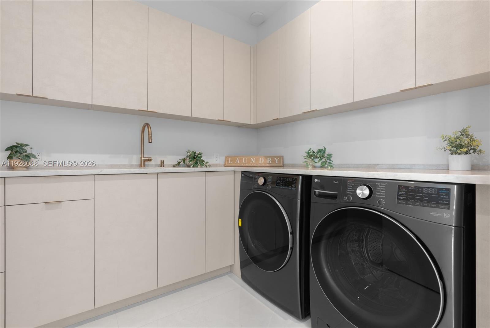 4910 NE 27th Ave Lighthouse Point, FL 33064