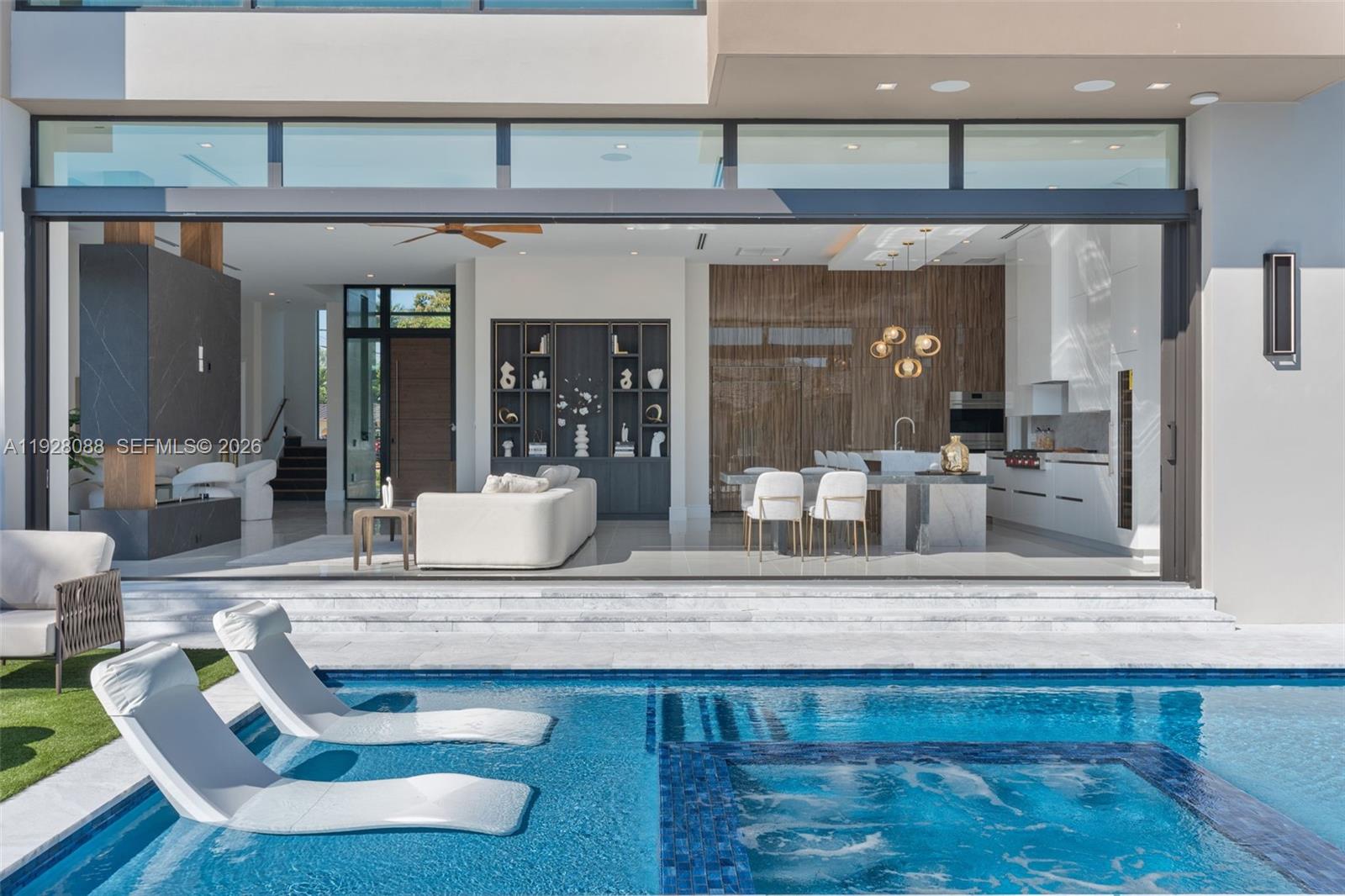 4910 NE 27th Ave Lighthouse Point, FL 33064