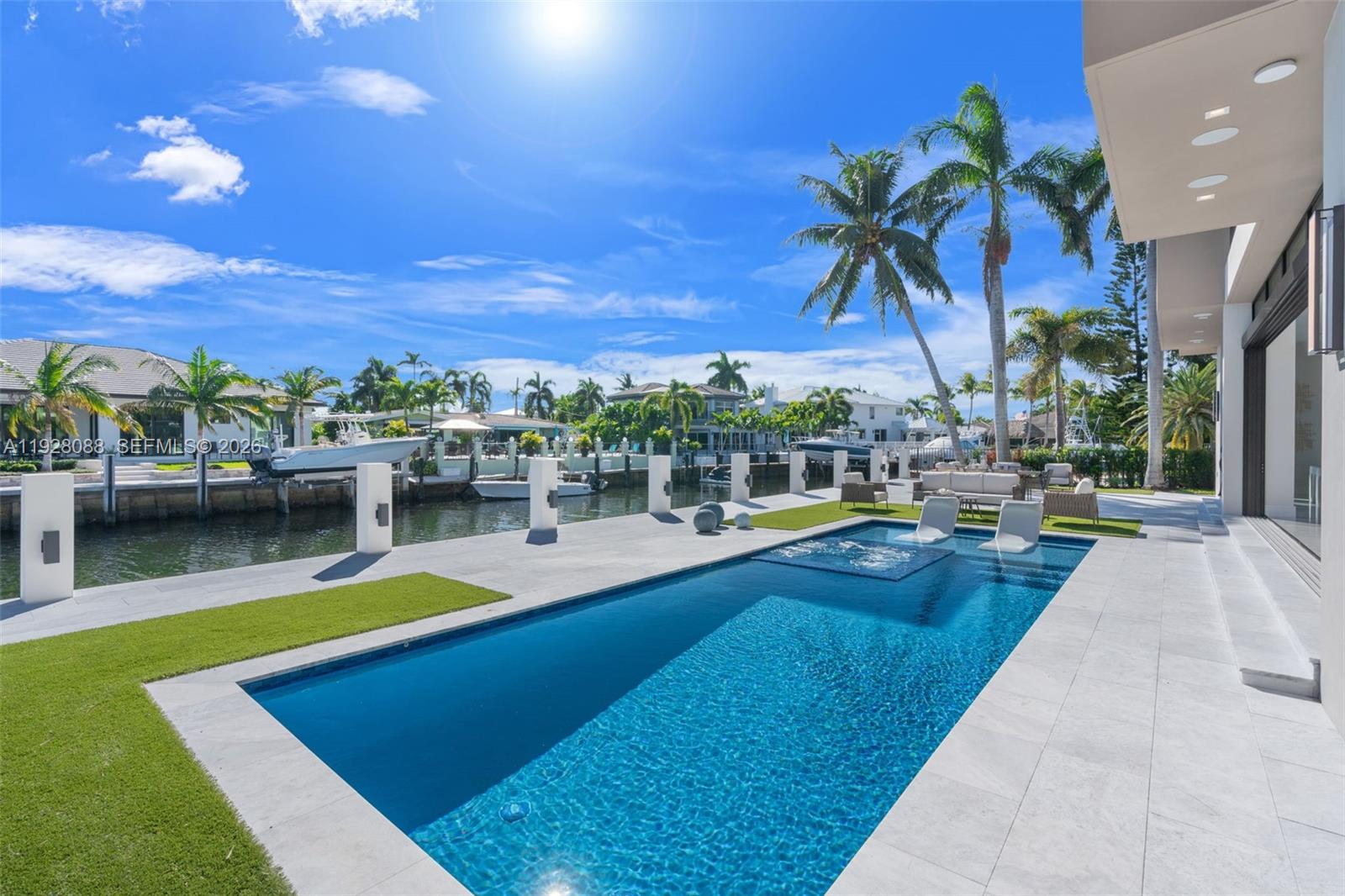 4910 NE 27th Ave Lighthouse Point, FL 33064