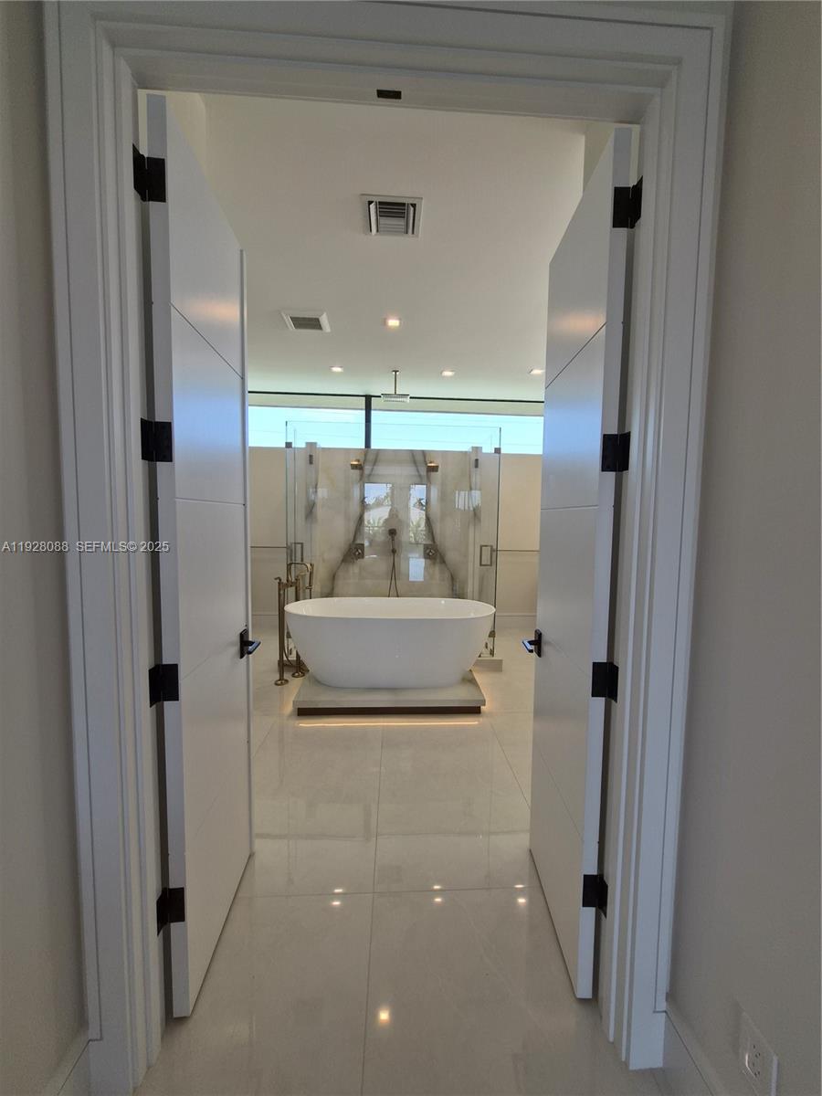 4910 NE 27th Ave Lighthouse Point, FL 33064