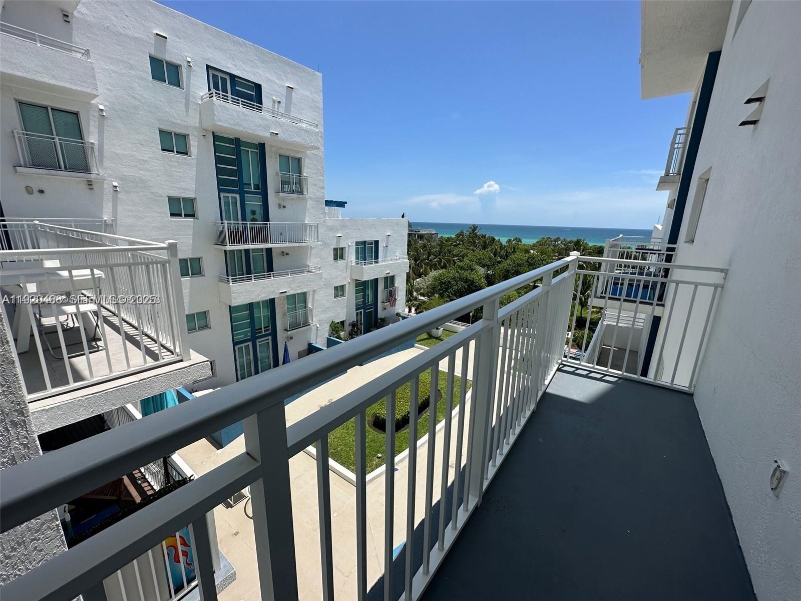 7600 Collins Ave #709 Miami Beach, FL 33141
