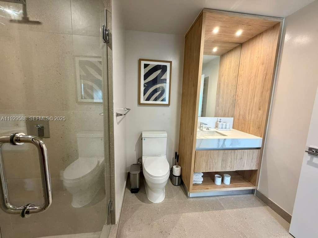 11 NE 6th #2610 Miami, FL 33132