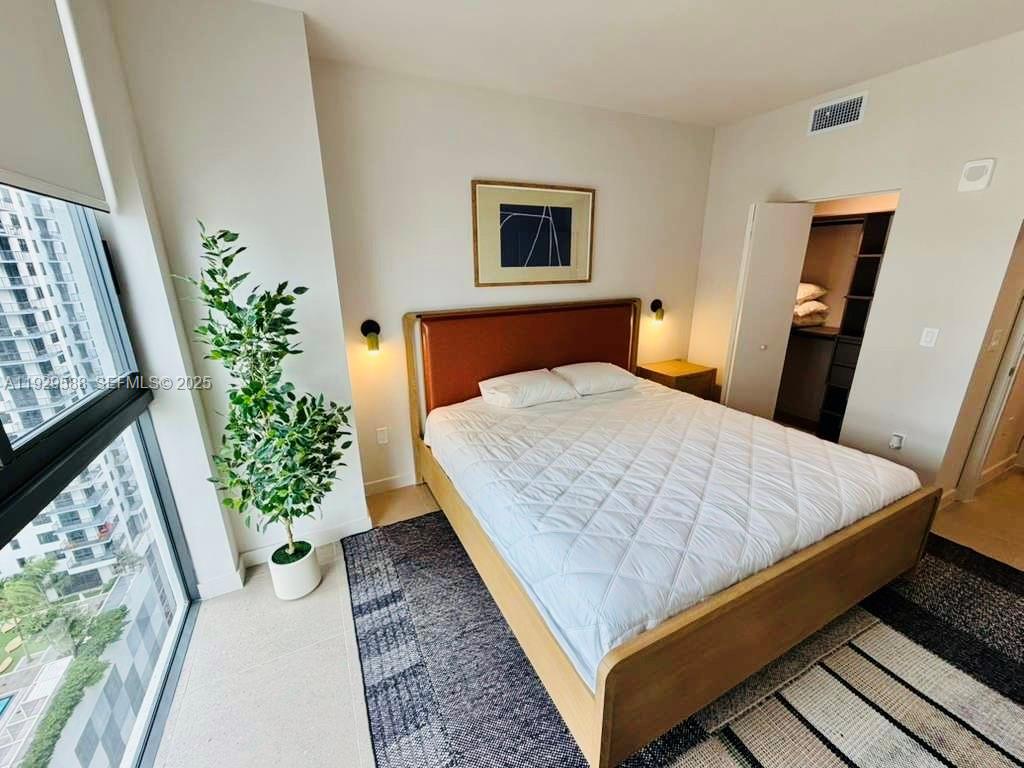 11 NE 6th #2610 Miami, FL 33132