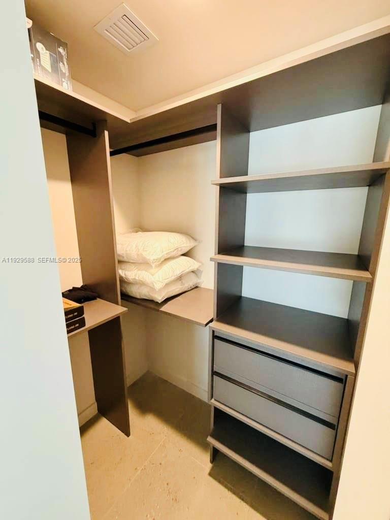 11 NE 6th #2610 Miami, FL 33132